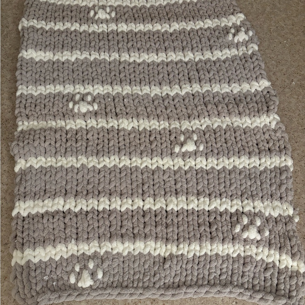 Cozy Knit Blanket in Gray and Cream